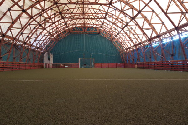 Balon pored fudbalskog terena – Pecinci